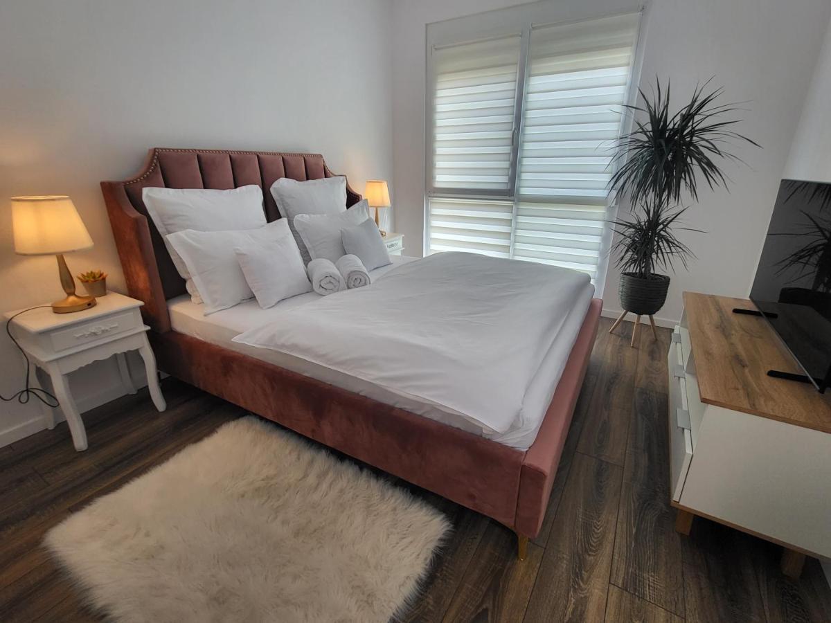 Sika Sunny Garden Apartment Arad Kültér fotó